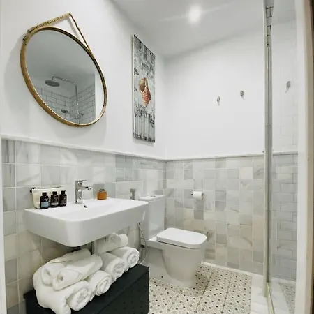 Lovely 2-bed In 1min To Gran Via De Colon Granada